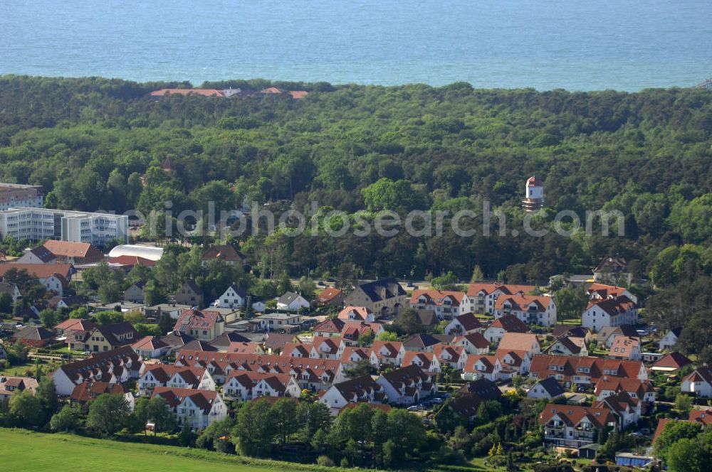 Graal-Müritz from the bird's eye view: Blick auf das Wohngebiet Koppenheide der HAWO Bauträger KG in unmittelbarer Strandnähe im Ostseeheilbad Graal-Müritz. Es ist ein von 1996 bis 2004 neu errichtetes Wohngebiet mit insgesamt 210 Wochenend- und diverse Einzelhäusern in naturnahe Lage am Landschaftsschutzgebiet “Tabakwiesen” und nur wenige Minuten vom Ortszentrum entfernt.