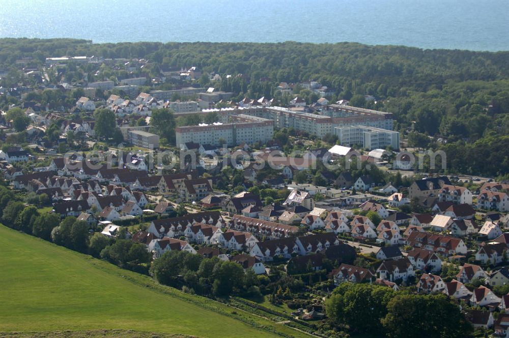 Aerial photograph Graal-Müritz - Blick auf das Wohngebiet Koppenheide der HAWO Bauträger KG in unmittelbarer Strandnähe im Ostseeheilbad Graal-Müritz. Es ist ein von 1996 bis 2004 neu errichtetes Wohngebiet mit insgesamt 210 Wochenend- und diverse Einzelhäusern in naturnahe Lage am Landschaftsschutzgebiet “Tabakwiesen” und nur wenige Minuten vom Ortszentrum entfernt.