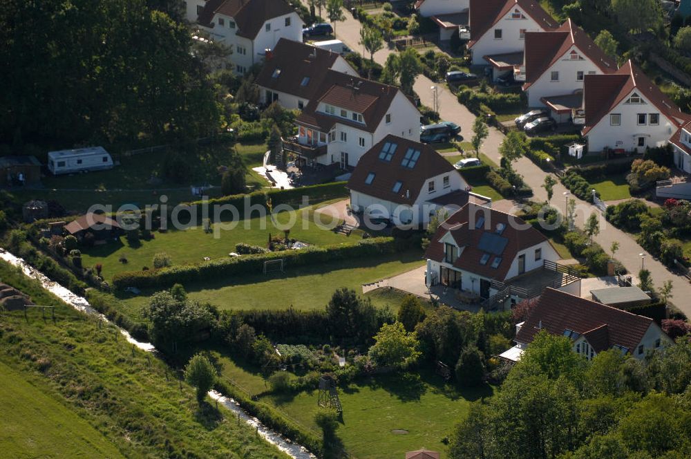 Graal-Müritz from the bird's eye view: Blick auf das Wohngebiet Koppenheide der HAWO Bauträger KG in unmittelbarer Strandnähe im Ostseeheilbad Graal-Müritz. Es ist ein von 1996 bis 2004 neu errichtetes Wohngebiet mit insgesamt 210 Wochenend- und diverse Einzelhäusern in naturnahe Lage am Landschaftsschutzgebiet “Tabakwiesen” und nur wenige Minuten vom Ortszentrum entfernt.