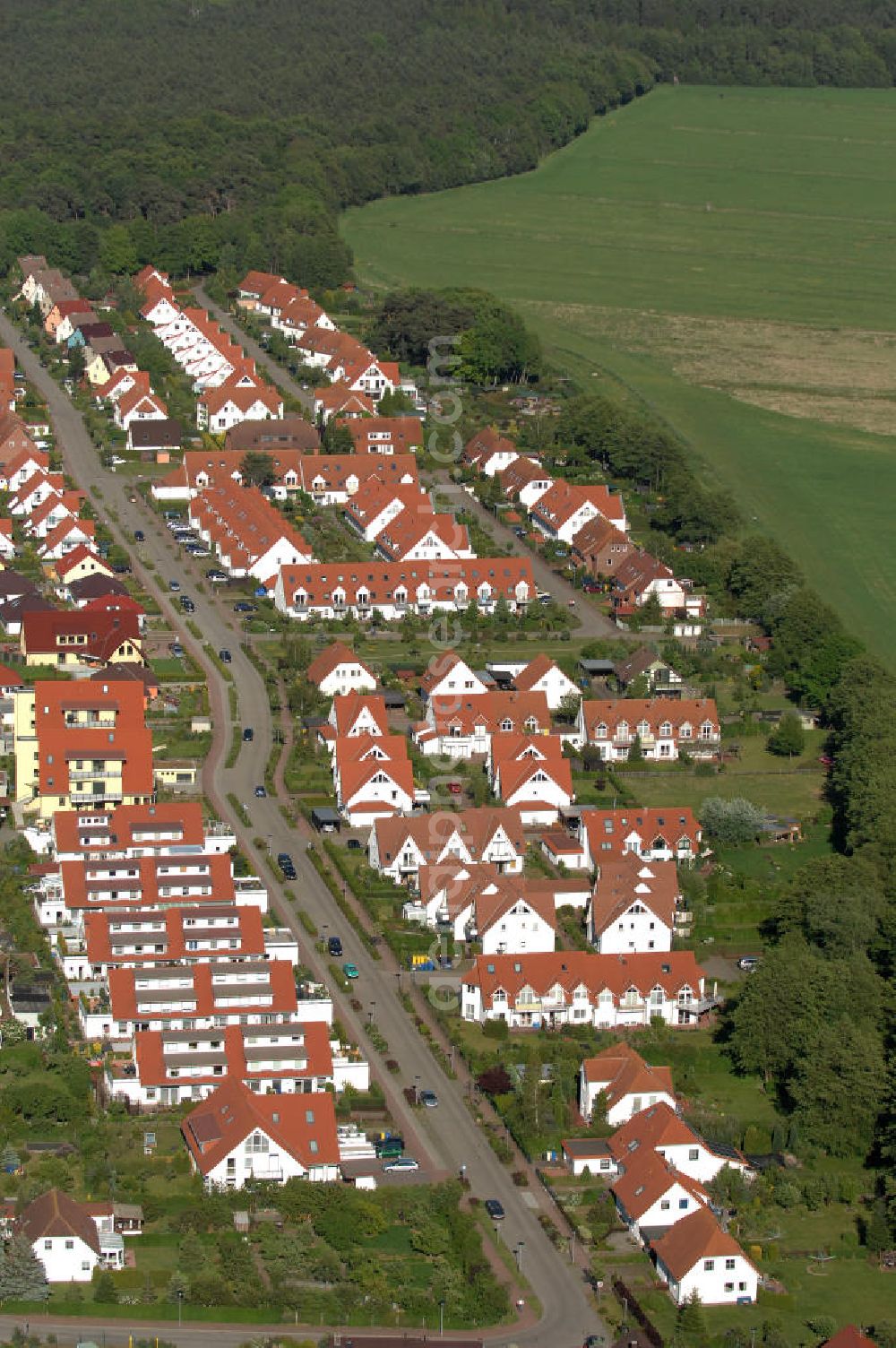 Aerial photograph Graal-Müritz - Blick auf das Wohngebiet Koppenheide der HAWO Bauträger KG in unmittelbarer Strandnähe im Ostseeheilbad Graal-Müritz. Es ist ein von 1996 bis 2004 neu errichtetes Wohngebiet mit insgesamt 210 Wochenend- und diverse Einzelhäusern in naturnahe Lage am Landschaftsschutzgebiet “Tabakwiesen” und nur wenige Minuten vom Ortszentrum entfernt.