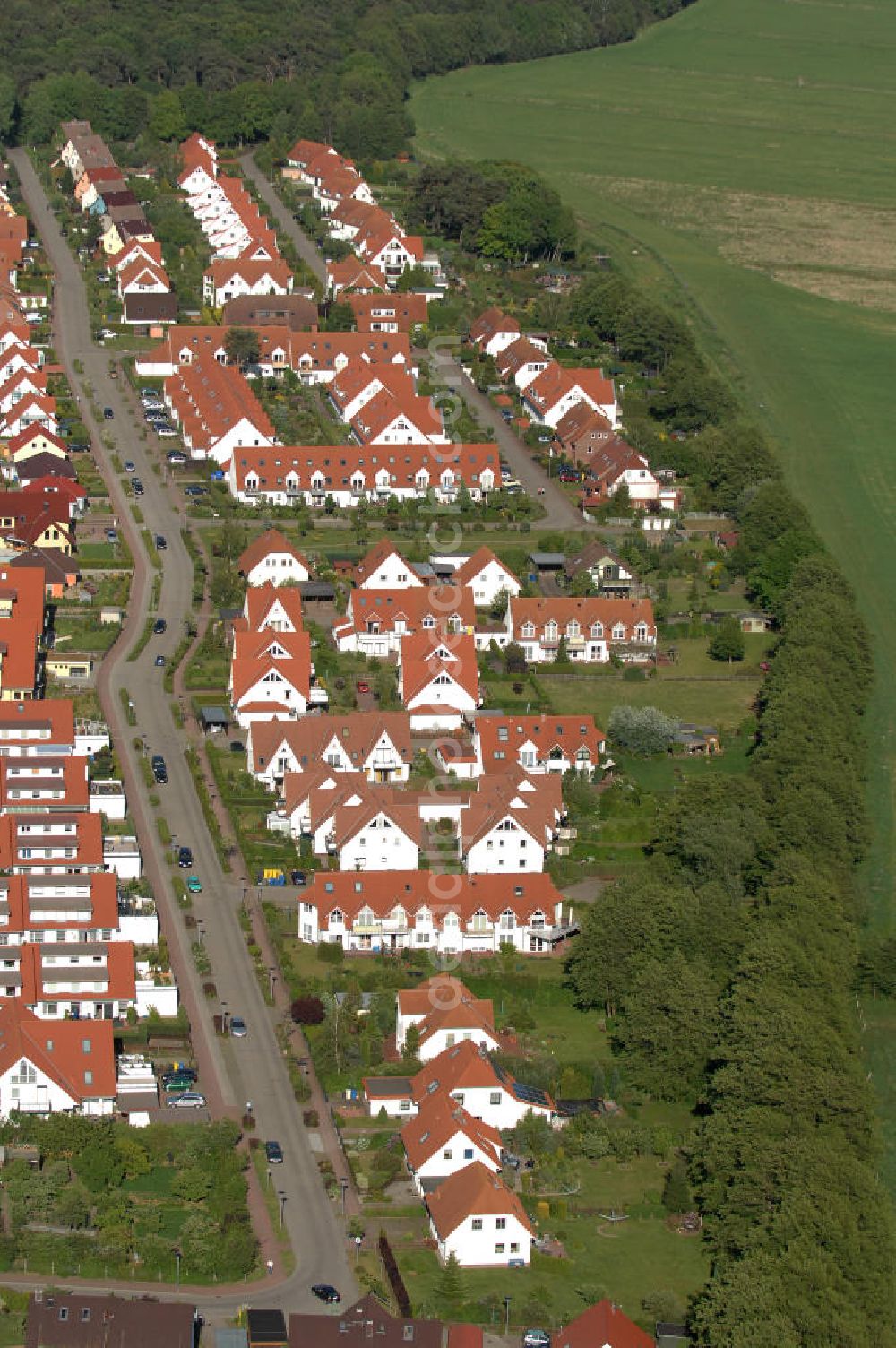 Graal-Müritz from above - Blick auf das Wohngebiet Koppenheide der HAWO Bauträger KG in unmittelbarer Strandnähe im Ostseeheilbad Graal-Müritz. Es ist ein von 1996 bis 2004 neu errichtetes Wohngebiet mit insgesamt 210 Wochenend- und diverse Einzelhäusern in naturnahe Lage am Landschaftsschutzgebiet “Tabakwiesen” und nur wenige Minuten vom Ortszentrum entfernt.