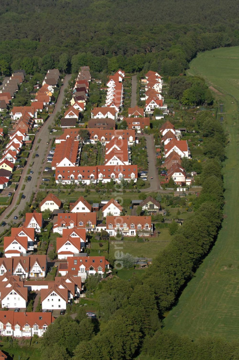 Aerial image Graal-Müritz - Blick auf das Wohngebiet Koppenheide der HAWO Bauträger KG in unmittelbarer Strandnähe im Ostseeheilbad Graal-Müritz. Es ist ein von 1996 bis 2004 neu errichtetes Wohngebiet mit insgesamt 210 Wochenend- und diverse Einzelhäusern in naturnahe Lage am Landschaftsschutzgebiet “Tabakwiesen” und nur wenige Minuten vom Ortszentrum entfernt.