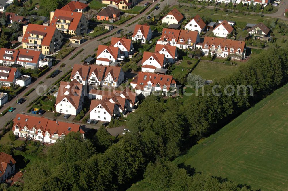 Aerial photograph Graal-Müritz - Blick auf das Wohngebiet Koppenheide der HAWO Bauträger KG in unmittelbarer Strandnähe im Ostseeheilbad Graal-Müritz. Es ist ein von 1996 bis 2004 neu errichtetes Wohngebiet mit insgesamt 210 Wochenend- und diverse Einzelhäusern in naturnahe Lage am Landschaftsschutzgebiet “Tabakwiesen” und nur wenige Minuten vom Ortszentrum entfernt.