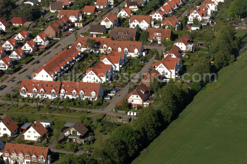 Graal-Müritz from above - Blick auf das Wohngebiet Koppenheide der HAWO Bauträger KG in unmittelbarer Strandnähe im Ostseeheilbad Graal-Müritz. Es ist ein von 1996 bis 2004 neu errichtetes Wohngebiet mit insgesamt 210 Wochenend- und diverse Einzelhäusern in naturnahe Lage am Landschaftsschutzgebiet “Tabakwiesen” und nur wenige Minuten vom Ortszentrum entfernt.