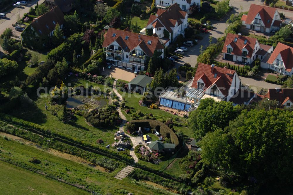 Aerial photograph Graal-Müritz - Blick auf das Wohngebiet Koppenheide der HAWO Bauträger KG in unmittelbarer Strandnähe im Ostseeheilbad Graal-Müritz. Es ist ein von 1996 bis 2004 neu errichtetes Wohngebiet mit insgesamt 210 Wochenend- und diverse Einzelhäusern in naturnahe Lage am Landschaftsschutzgebiet “Tabakwiesen” und nur wenige Minuten vom Ortszentrum entfernt.