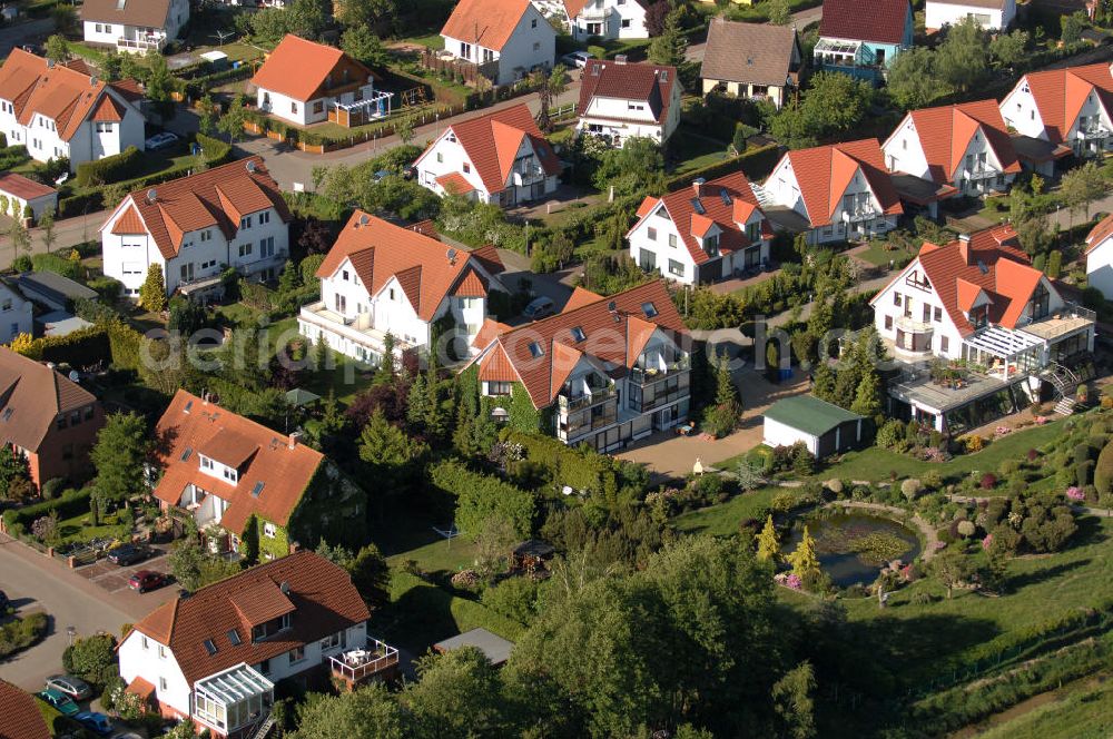 Graal-Müritz from the bird's eye view: Blick auf das Wohngebiet Koppenheide der HAWO Bauträger KG in unmittelbarer Strandnähe im Ostseeheilbad Graal-Müritz. Es ist ein von 1996 bis 2004 neu errichtetes Wohngebiet mit insgesamt 210 Wochenend- und diverse Einzelhäusern in naturnahe Lage am Landschaftsschutzgebiet “Tabakwiesen” und nur wenige Minuten vom Ortszentrum entfernt.