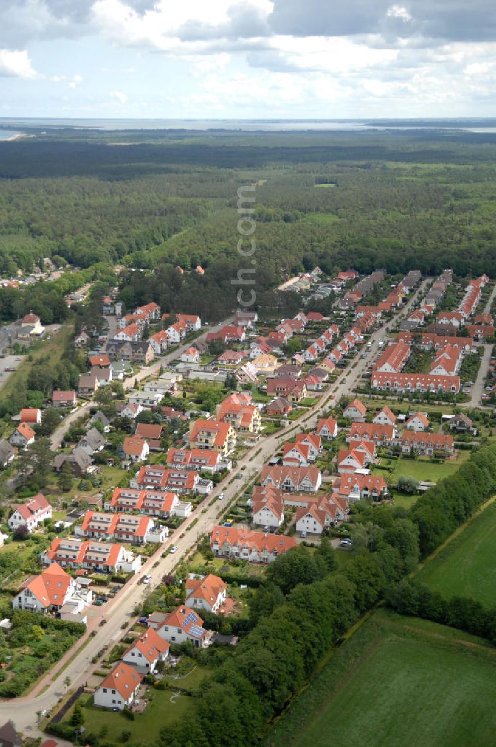 Ostseebad Graal-Müritz from the bird's eye view: Blick auf das Wohngebiet Koppenheide der HAWO Bauträger KG in unmittelbarer Strandnähe im Ostseeheilbad Graal-Müritz. Es ist ein von 1996 bis 2004 neu errichtetes Wohngebiet mit insgesamt 210 Wochenend- und diverse Einzelhäusern in naturnahe Lage am Landschaftsschutzgebiet “Tabakwiesen” und nur wenige Minuten vom Ortszentrum entfernt.