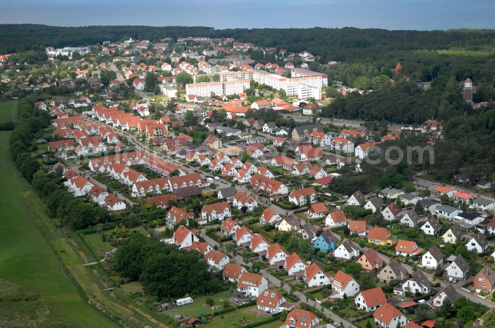 Aerial image Ostseebad Graal-Müritz - Blick auf das Wohngebiet Koppenheide der HAWO Bauträger KG in unmittelbarer Strandnähe im Ostseeheilbad Graal-Müritz. Es ist ein von 1996 bis 2004 neu errichtetes Wohngebiet mit insgesamt 210 Wochenend- und diverse Einzelhäusern in naturnahe Lage am Landschaftsschutzgebiet “Tabakwiesen” und nur wenige Minuten vom Ortszentrum entfernt.