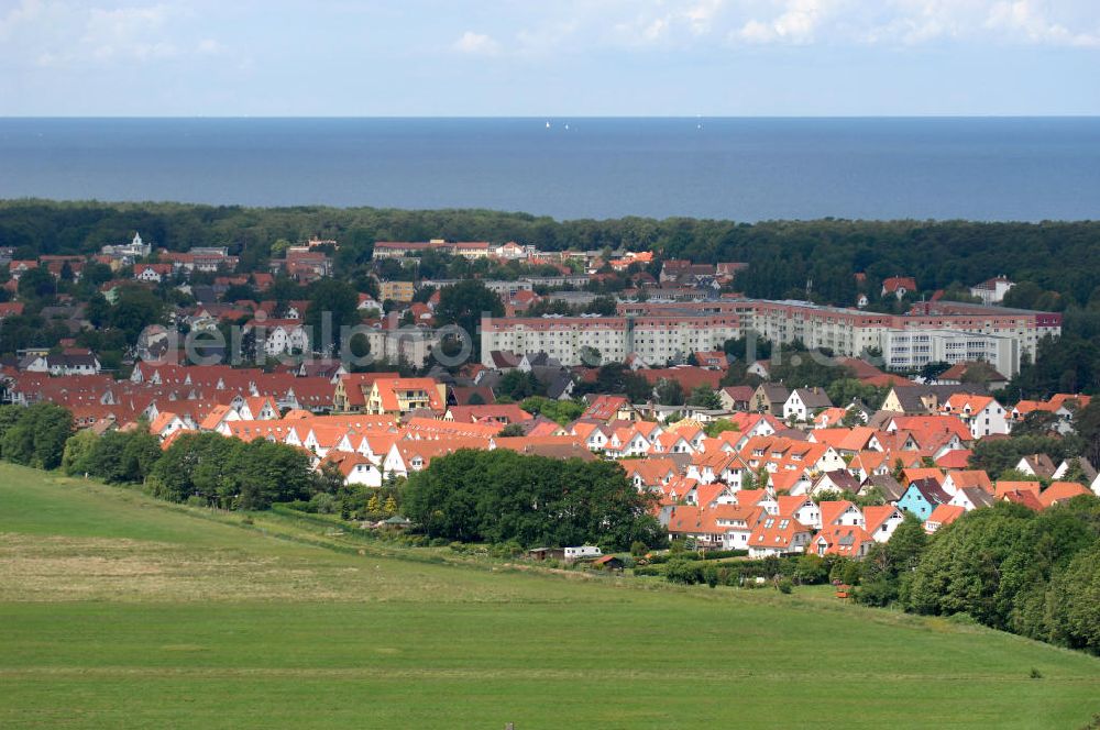 Aerial photograph Ostseebad Graal-Müritz - Blick auf das Wohngebiet Koppenheide der HAWO Bauträger KG in unmittelbarer Strandnähe im Ostseeheilbad Graal-Müritz. Es ist ein von 1996 bis 2004 neu errichtetes Wohngebiet mit insgesamt 210 Wochenend- und diverse Einzelhäusern in naturnahe Lage am Landschaftsschutzgebiet “Tabakwiesen” und nur wenige Minuten vom Ortszentrum entfernt.