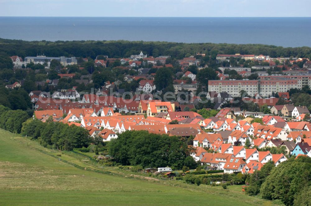 Ostseebad Graal-Müritz from the bird's eye view: Blick auf das Wohngebiet Koppenheide der HAWO Bauträger KG in unmittelbarer Strandnähe im Ostseeheilbad Graal-Müritz. Es ist ein von 1996 bis 2004 neu errichtetes Wohngebiet mit insgesamt 210 Wochenend- und diverse Einzelhäusern in naturnahe Lage am Landschaftsschutzgebiet “Tabakwiesen” und nur wenige Minuten vom Ortszentrum entfernt.