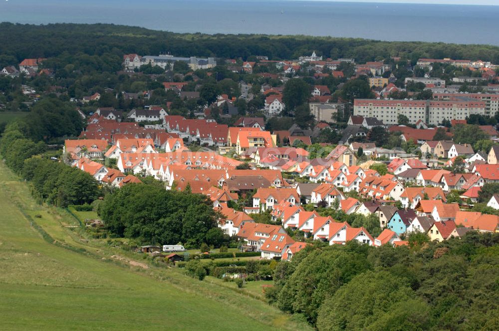 Ostseebad Graal-Müritz from above - Blick auf das Wohngebiet Koppenheide der HAWO Bauträger KG in unmittelbarer Strandnähe im Ostseeheilbad Graal-Müritz. Es ist ein von 1996 bis 2004 neu errichtetes Wohngebiet mit insgesamt 210 Wochenend- und diverse Einzelhäusern in naturnahe Lage am Landschaftsschutzgebiet “Tabakwiesen” und nur wenige Minuten vom Ortszentrum entfernt.