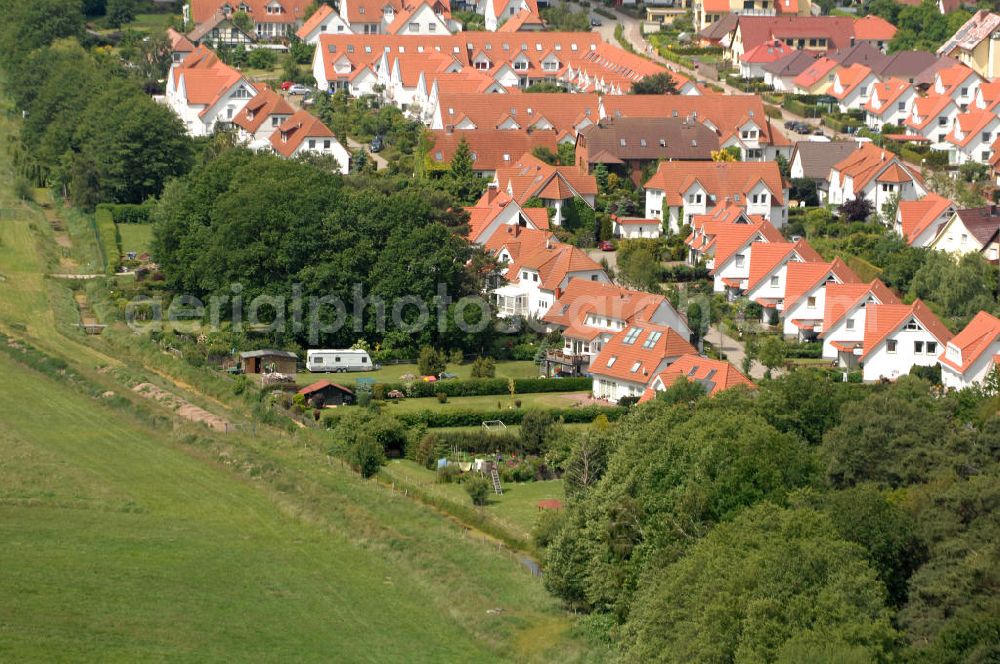 Ostseebad Graal-Müritz from the bird's eye view: Blick auf das Wohngebiet Koppenheide der HAWO Bauträger KG in unmittelbarer Strandnähe im Ostseeheilbad Graal-Müritz. Es ist ein von 1996 bis 2004 neu errichtetes Wohngebiet mit insgesamt 210 Wochenend- und diverse Einzelhäusern in naturnahe Lage am Landschaftsschutzgebiet “Tabakwiesen” und nur wenige Minuten vom Ortszentrum entfernt.