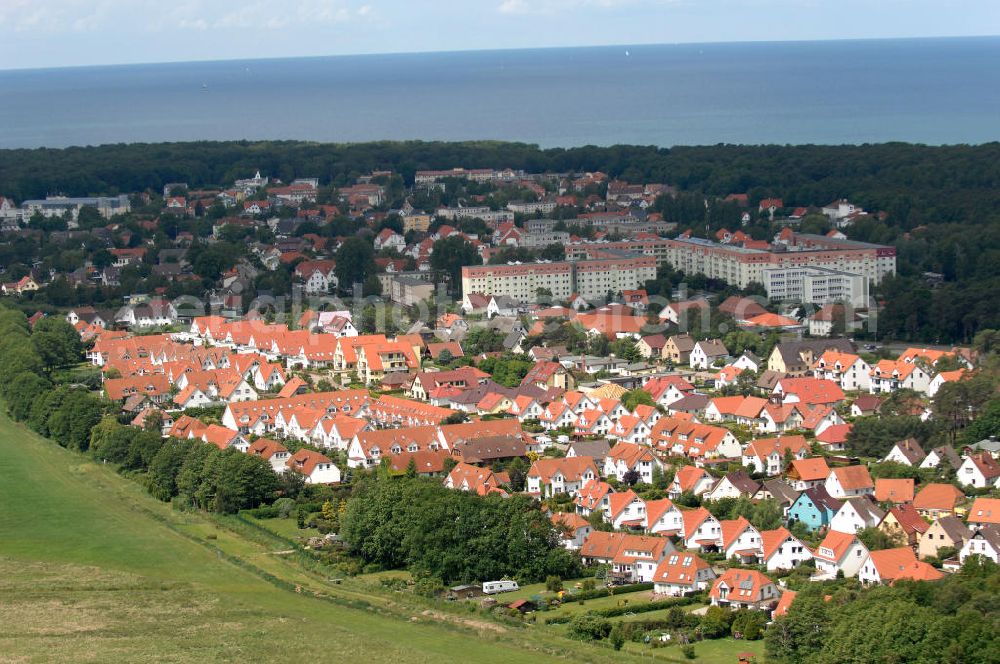 Aerial image Ostseebad Graal-Müritz - Blick auf das Wohngebiet Koppenheide der HAWO Bauträger KG in unmittelbarer Strandnähe im Ostseeheilbad Graal-Müritz. Es ist ein von 1996 bis 2004 neu errichtetes Wohngebiet mit insgesamt 210 Wochenend- und diverse Einzelhäusern in naturnahe Lage am Landschaftsschutzgebiet “Tabakwiesen” und nur wenige Minuten vom Ortszentrum entfernt.