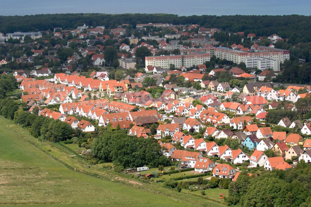 Aerial photograph Ostseebad Graal-Müritz - Blick auf das Wohngebiet Koppenheide der HAWO Bauträger KG in unmittelbarer Strandnähe im Ostseeheilbad Graal-Müritz. Es ist ein von 1996 bis 2004 neu errichtetes Wohngebiet mit insgesamt 210 Wochenend- und diverse Einzelhäusern in naturnahe Lage am Landschaftsschutzgebiet “Tabakwiesen” und nur wenige Minuten vom Ortszentrum entfernt.