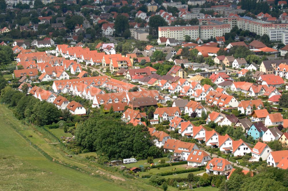 Ostseebad Graal-Müritz from the bird's eye view: Blick auf das Wohngebiet Koppenheide der HAWO Bauträger KG in unmittelbarer Strandnähe im Ostseeheilbad Graal-Müritz. Es ist ein von 1996 bis 2004 neu errichtetes Wohngebiet mit insgesamt 210 Wochenend- und diverse Einzelhäusern in naturnahe Lage am Landschaftsschutzgebiet “Tabakwiesen” und nur wenige Minuten vom Ortszentrum entfernt.