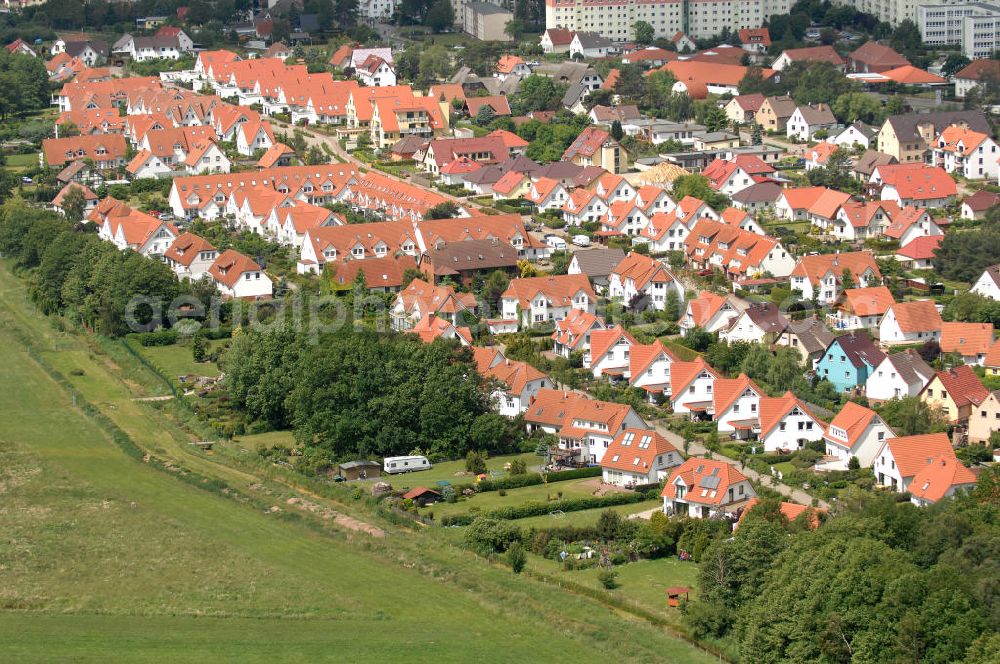 Aerial image Ostseebad Graal-Müritz - Blick auf das Wohngebiet Koppenheide der HAWO Bauträger KG in unmittelbarer Strandnähe im Ostseeheilbad Graal-Müritz. Es ist ein von 1996 bis 2004 neu errichtetes Wohngebiet mit insgesamt 210 Wochenend- und diverse Einzelhäusern in naturnahe Lage am Landschaftsschutzgebiet “Tabakwiesen” und nur wenige Minuten vom Ortszentrum entfernt.