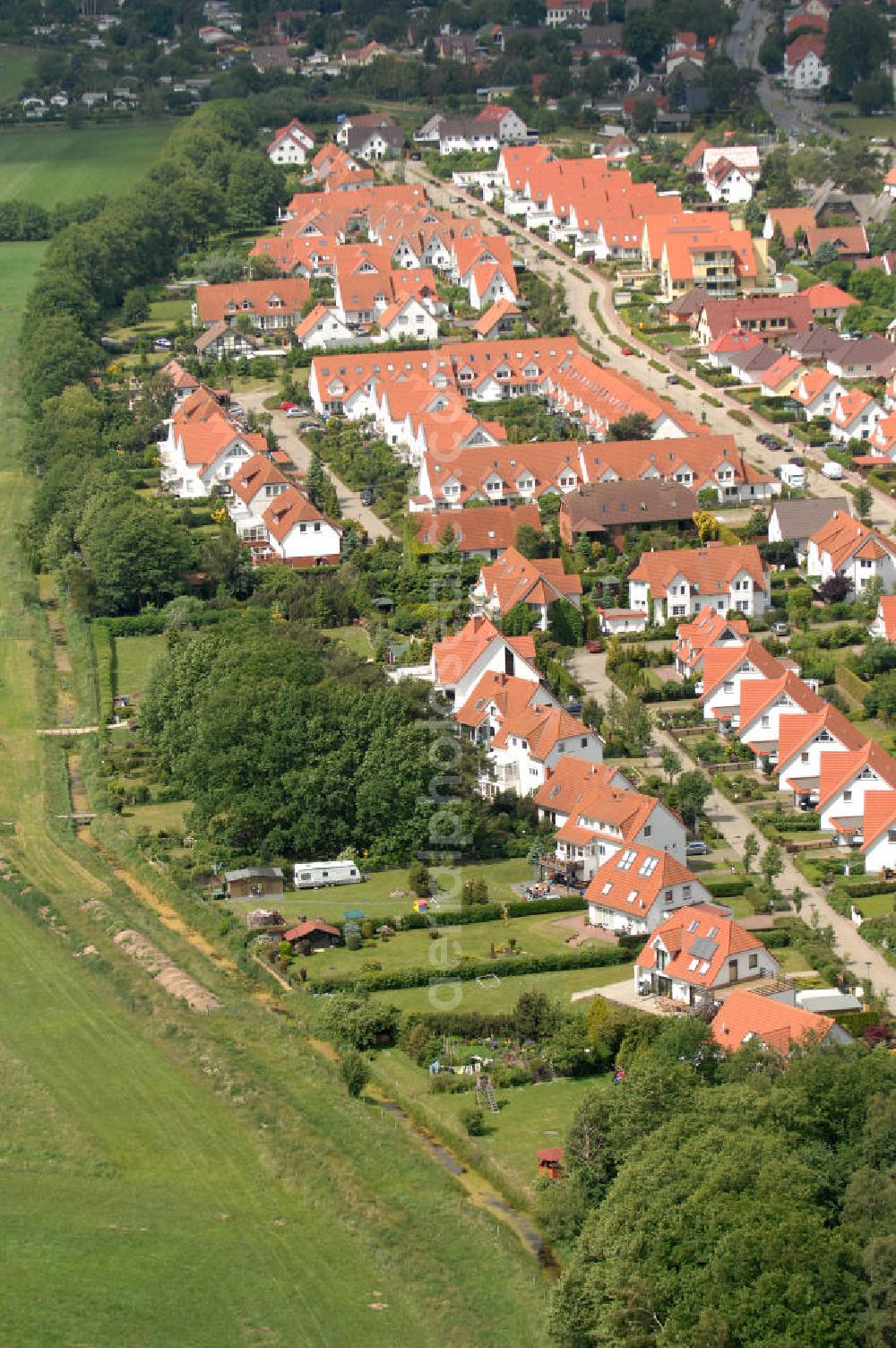 Ostseebad Graal-Müritz from above - Blick auf das Wohngebiet Koppenheide der HAWO Bauträger KG in unmittelbarer Strandnähe im Ostseeheilbad Graal-Müritz. Es ist ein von 1996 bis 2004 neu errichtetes Wohngebiet mit insgesamt 210 Wochenend- und diverse Einzelhäusern in naturnahe Lage am Landschaftsschutzgebiet “Tabakwiesen” und nur wenige Minuten vom Ortszentrum entfernt.