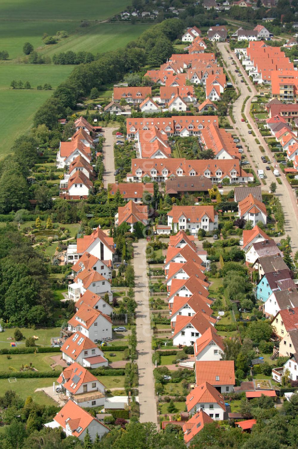 Aerial image Ostseebad Graal-Müritz - Blick auf das Wohngebiet Koppenheide der HAWO Bauträger KG in unmittelbarer Strandnähe im Ostseeheilbad Graal-Müritz. Es ist ein von 1996 bis 2004 neu errichtetes Wohngebiet mit insgesamt 210 Wochenend- und diverse Einzelhäusern in naturnahe Lage am Landschaftsschutzgebiet “Tabakwiesen” und nur wenige Minuten vom Ortszentrum entfernt.