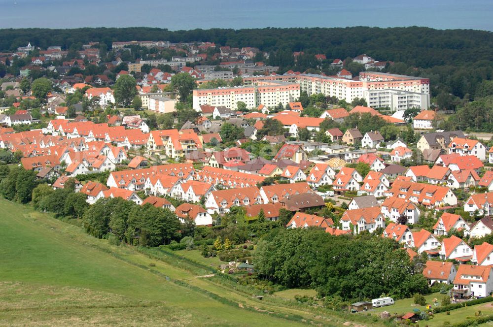 Aerial photograph Ostseebad Graal-Müritz - Blick auf das Wohngebiet Koppenheide der HAWO Bauträger KG in unmittelbarer Strandnähe im Ostseeheilbad Graal-Müritz. Es ist ein von 1996 bis 2004 neu errichtetes Wohngebiet mit insgesamt 210 Wochenend- und diverse Einzelhäusern in naturnahe Lage am Landschaftsschutzgebiet “Tabakwiesen” und nur wenige Minuten vom Ortszentrum entfernt.