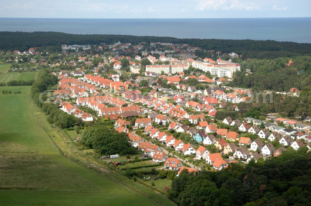 Aerial image Ostseebad Graal-Müritz - Blick auf das Wohngebiet Koppenheide der HAWO Bauträger KG in unmittelbarer Strandnähe im Ostseeheilbad Graal-Müritz. Es ist ein von 1996 bis 2004 neu errichtetes Wohngebiet mit insgesamt 210 Wochenend- und diverse Einzelhäusern in naturnahe Lage am Landschaftsschutzgebiet “Tabakwiesen” und nur wenige Minuten vom Ortszentrum entfernt.