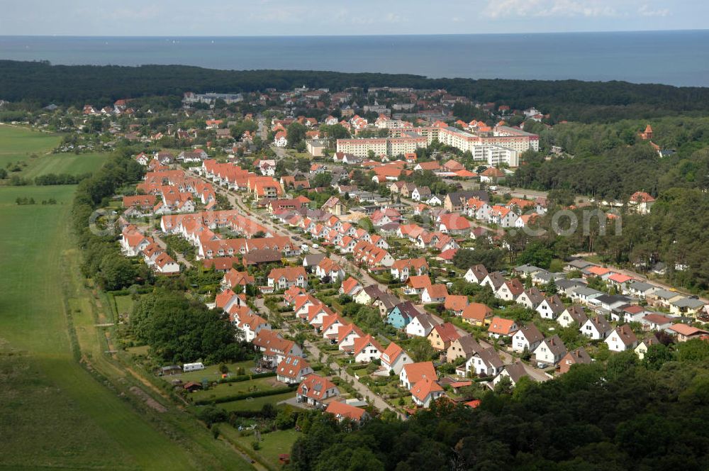 Aerial photograph Ostseebad Graal-Müritz - Blick auf das Wohngebiet Koppenheide der HAWO Bauträger KG in unmittelbarer Strandnähe im Ostseeheilbad Graal-Müritz. Es ist ein von 1996 bis 2004 neu errichtetes Wohngebiet mit insgesamt 210 Wochenend- und diverse Einzelhäusern in naturnahe Lage am Landschaftsschutzgebiet “Tabakwiesen” und nur wenige Minuten vom Ortszentrum entfernt.