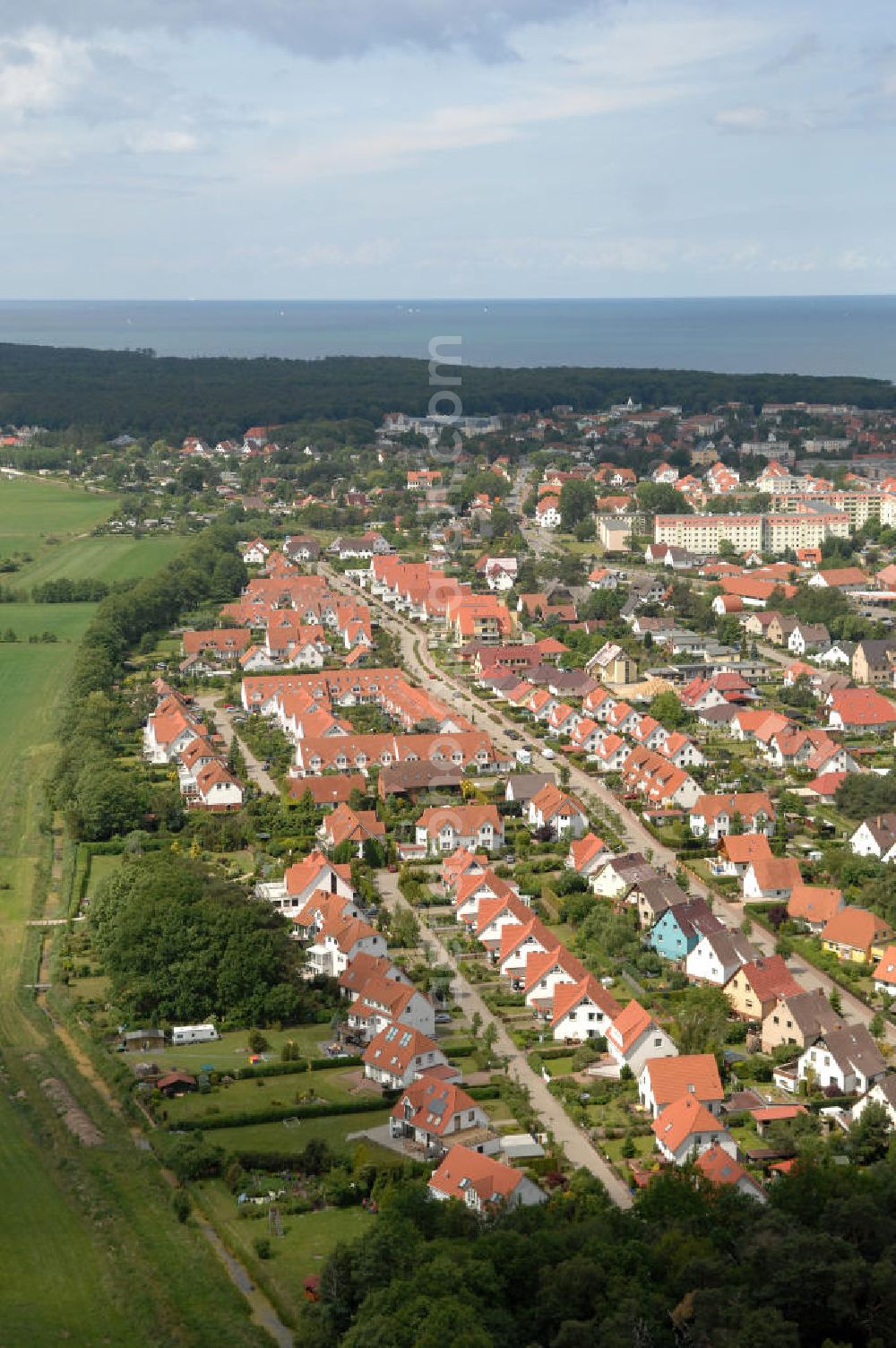 Ostseebad Graal-Müritz from above - Blick auf das Wohngebiet Koppenheide der HAWO Bauträger KG in unmittelbarer Strandnähe im Ostseeheilbad Graal-Müritz. Es ist ein von 1996 bis 2004 neu errichtetes Wohngebiet mit insgesamt 210 Wochenend- und diverse Einzelhäusern in naturnahe Lage am Landschaftsschutzgebiet “Tabakwiesen” und nur wenige Minuten vom Ortszentrum entfernt.