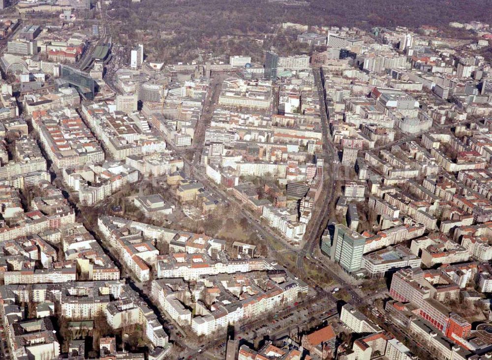 Aerial image Berlin – Wilmersdorf - 05.03.2004 Wohngebiet an der Kreuzung Bundesallee, Hohenzollerndamm, Nachodstraße mit Blick in Richtung Bahnhof Zoo / Gedächtniskirche mit dem IBB-Hochhaus und dem Park an der Meier-Otto-Straße in Berlin-Wilmersdor