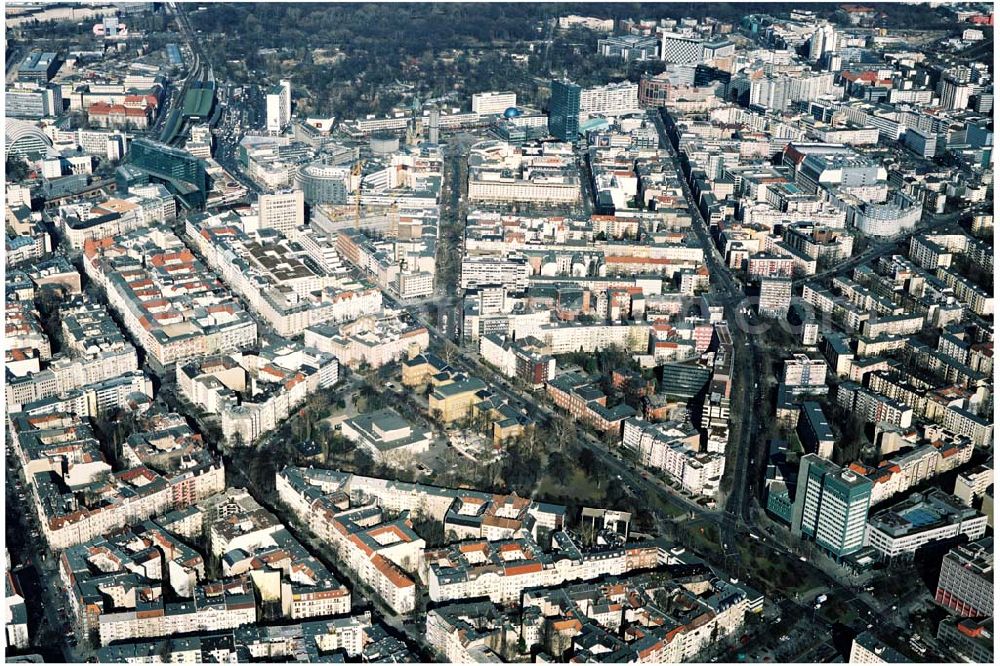 Aerial photograph Berlin – Wilmersdorf - 05.03.2004 Wohngebiet an der Kreuzung Bundesallee, Hohenzollerndamm, Nachodstraße mit Blick in Richtung Bahnhof Zoo / Gedächtniskirche mit dem IBB-Hochhaus und dem Park an der Meier-Otto-Straße in Berlin-Wilmersdor