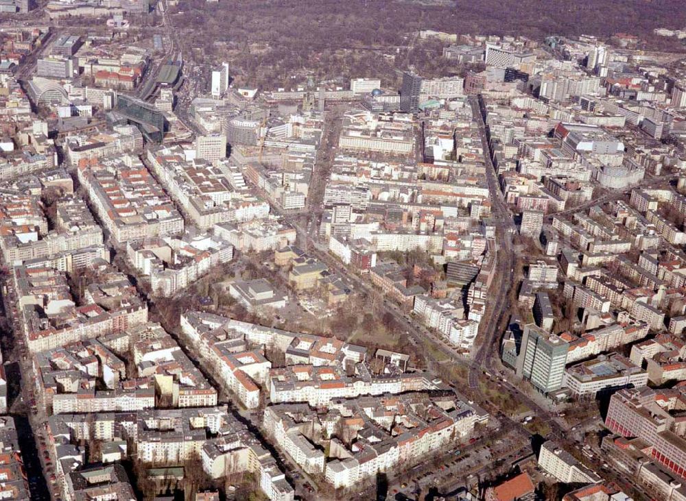 Berlin – Wilmersdorf from the bird's eye view: 05.03.2004 Wohngebiet an der Kreuzung Bundesallee, Hohenzollerndamm, Nachodstraße mit Blick in Richtung Bahnhof Zoo / Gedächtniskirche mit dem IBB-Hochhaus und dem Park an der Meier-Otto-Straße in Berlin-Wilmersdor