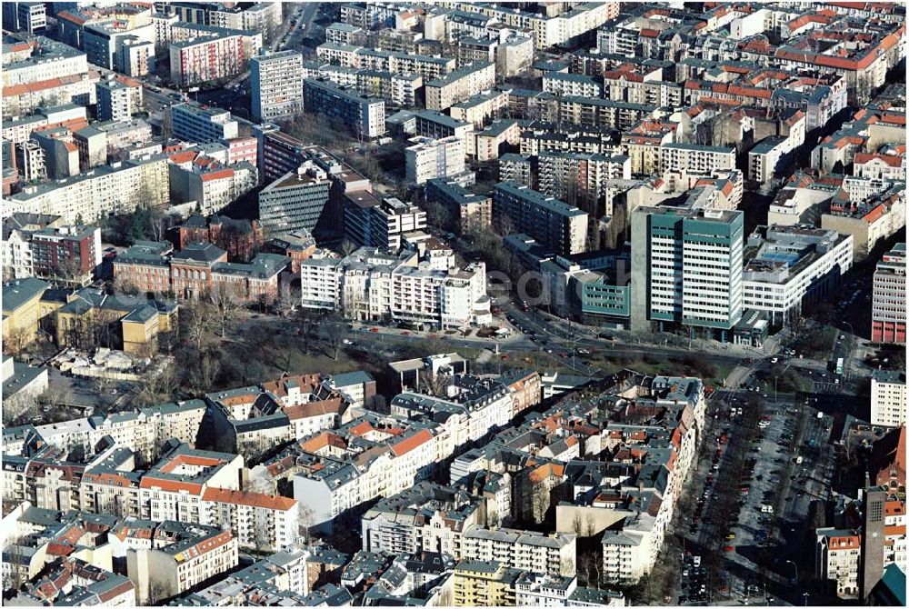 Berlin – Wilmersdorf from above - 05.03.2004 Wohngebiet an der Kreuzung Bundesallee, Hohenzollerndamm, Nachodstraße mit Blick in Richtung Bahnhof Zoo / Gedächtniskirche mit dem IBB-Hochhaus und dem Park an der Meier-Otto-Straße in Berlin-Wilmersdor