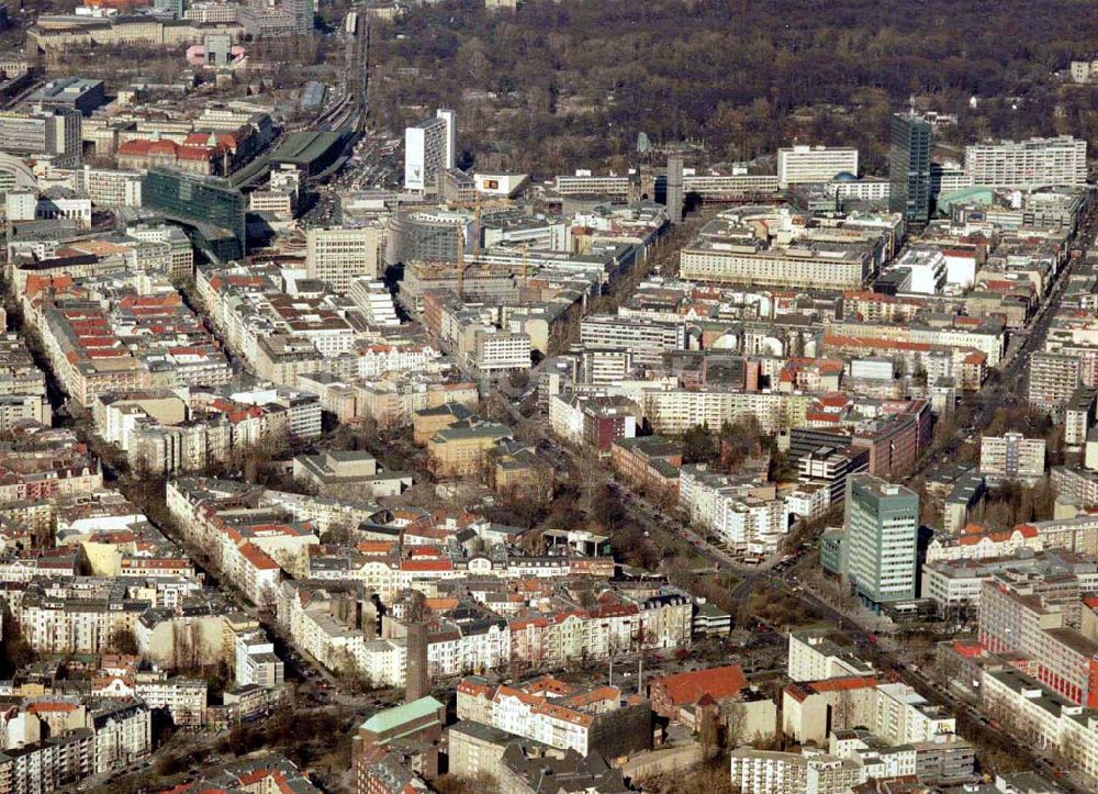 Aerial image Berlin – Wilmersdorf - 05.03.2004 Wohngebiet an der Kreuzung Bundesallee, Hohenzollerndamm, Nachodstraße mit Blick in Richtung Bahnhof Zoo / Gedächtniskirche mit dem IBB-Hochhaus und dem Park an der Meier-Otto-Straße in Berlin-Wilmersdor