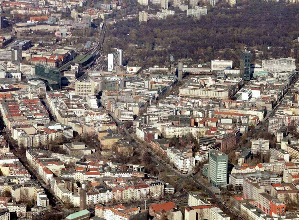 Berlin – Wilmersdorf from the bird's eye view: 05.03.2004 Wohngebiet an der Kreuzung Bundesallee, Hohenzollerndamm, Nachodstraße mit Blick in Richtung Bahnhof Zoo / Gedächtniskirche mit dem IBB-Hochhaus und dem Park an der Meier-Otto-Straße in Berlin-Wilmersdor