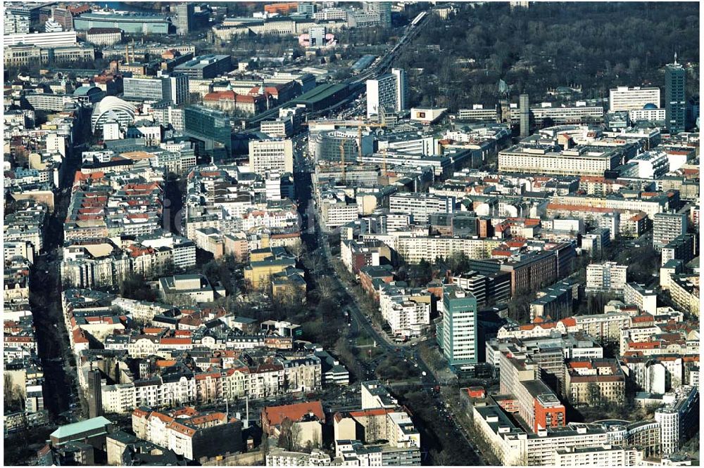 Aerial photograph Berlin – Wilmersdorf - 05.03.2004 Wohngebiet an der Kreuzung Bundesallee, Hohenzollerndamm, Nachodstraße mit Blick in Richtung Bahnhof Zoo / Gedächtniskirche mit dem IBB-Hochhaus und dem Park an der Meier-Otto-Straße in Berlin-Wilmersdor