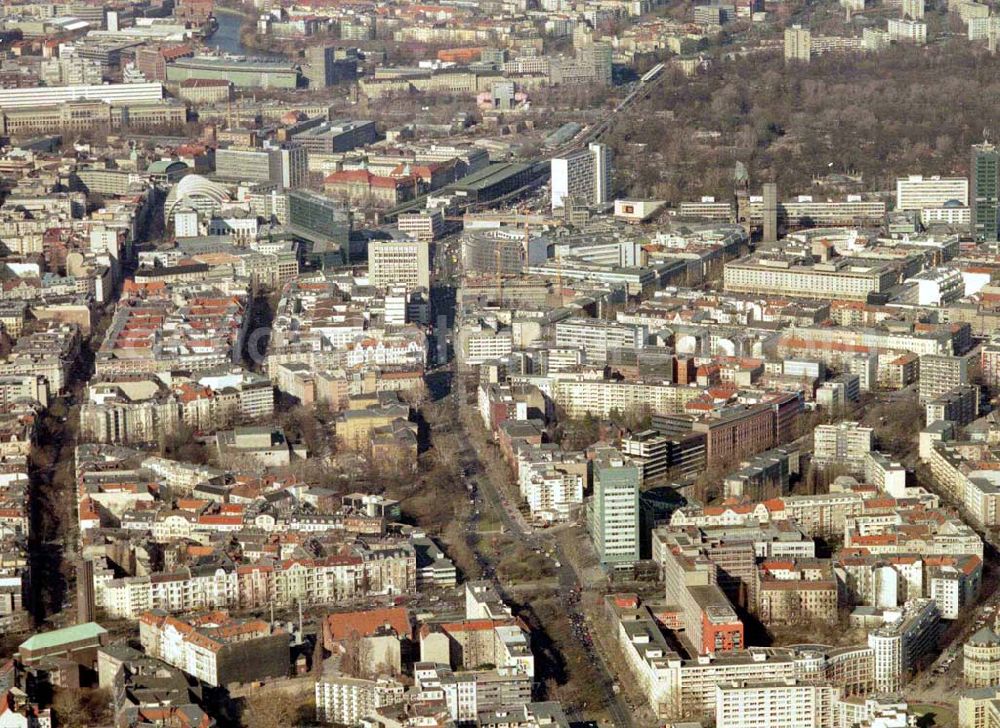 Berlin – Wilmersdorf from the bird's eye view: 05.03.2004 Wohngebiet an der Kreuzung Bundesallee, Hohenzollerndamm, Nachodstraße mit Blick in Richtung Bahnhof Zoo / Gedächtniskirche mit dem IBB-Hochhaus und dem Park an der Meier-Otto-Straße in Berlin-Wilmersdor