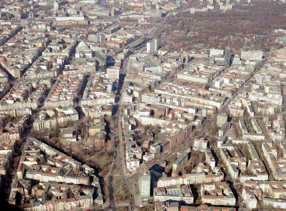 Aerial photograph Berlin – Wilmersdorf - 05.03.2004 Wohngebiet an der Kreuzung Bundesallee, Hohenzollerndamm, Nachodstraße mit Blick in Richtung Bahnhof Zoo / Gedächtniskirche mit dem IBB-Hochhaus und dem Park an der Meier-Otto-Straße in Berlin-Wilmersdor