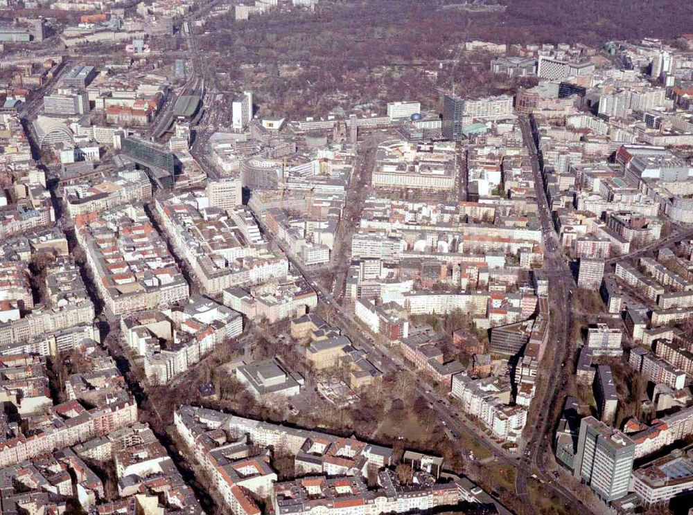 Berlin – Wilmersdorf from above - 05.03.2004 Wohngebiet an der Kreuzung Bundesallee, Hohenzollerndamm, Nachodstraße mit Blick in Richtung Bahnhof Zoo / Gedächtniskirche mit dem IBB-Hochhaus und dem Park an der Meier-Otto-Straße in Berlin-Wilmersdor