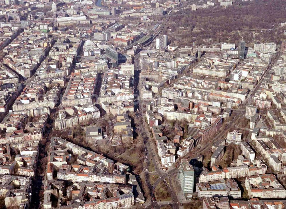 Aerial image Berlin – Wilmersdorf - 05.03.2004 Wohngebiet an der Kreuzung Bundesallee, Hohenzollerndamm, Nachodstraße mit Blick in Richtung Bahnhof Zoo / Gedächtniskirche mit dem IBB-Hochhaus und dem Park an der Meier-Otto-Straße in Berlin-Wilmersdor