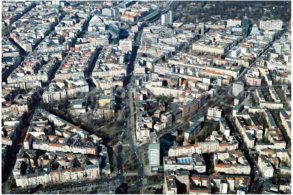 Aerial photograph Berlin – Wilmersdorf - 05.03.2004 Wohngebiet an der Kreuzung Bundesallee, Hohenzollerndamm, Nachodstraße mit Blick in Richtung Bahnhof Zoo / Gedächtniskirche mit dem IBB-Hochhaus und dem Park an der Meier-Otto-Straße in Berlin-Wilmersdor