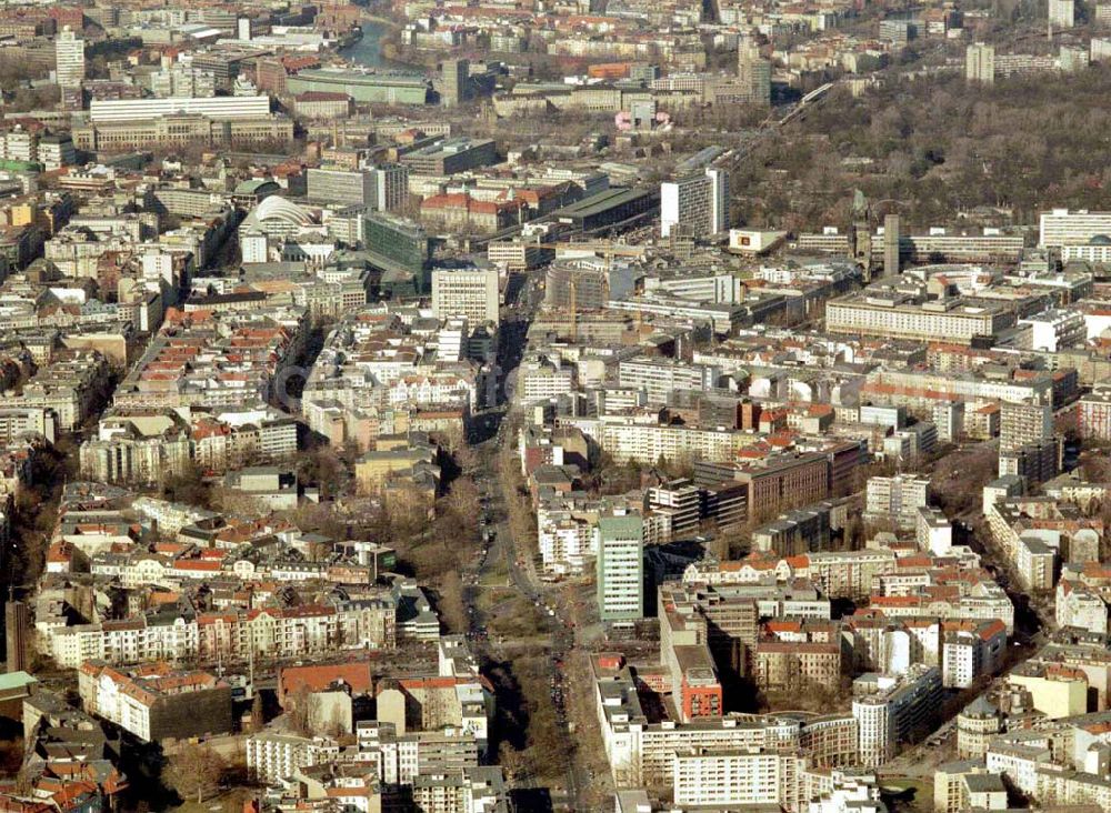 Aerial photograph Berlin – Wilmersdorf - 05.03.2004 Wohngebiet an der Kreuzung Bundesallee, Hohenzollerndamm, Nachodstraße mit Blick in Richtung Bahnhof Zoo / Gedächtniskirche mit dem IBB-Hochhaus und dem Park an der Meier-Otto-Straße in Berlin-Wilmersdor