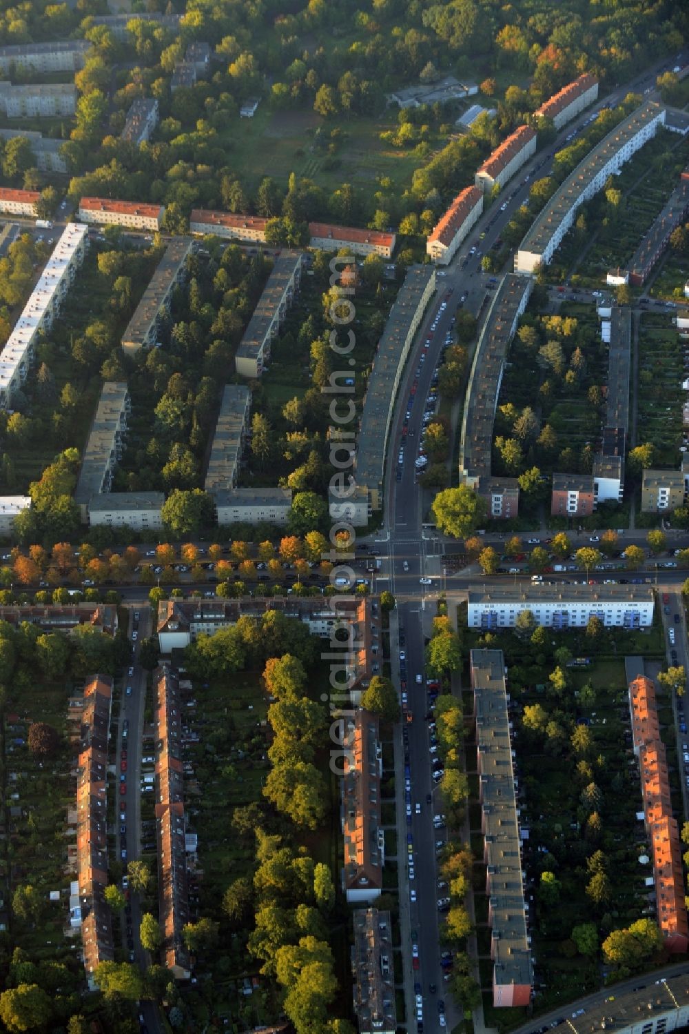 Berlin from the bird's eye view: Residential area around the intersection of Parchimer Allee and Fritz-Reuter-Allee in the Britz part of the district of Neukoelln in Berlin in Germany. The underground station Parchimer Allee is located here