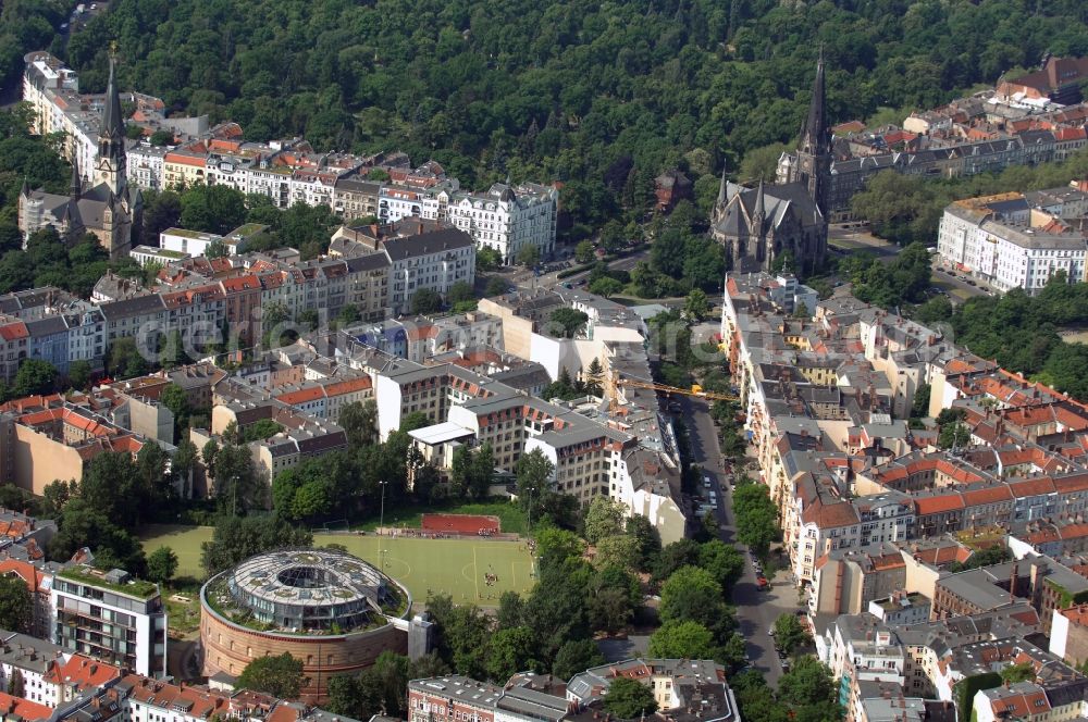 Aerial image Berlin - View over the gas holder Fichtestrasse in the housing area Fichtestrasse with sports field onto the direction Church at the Suedstern