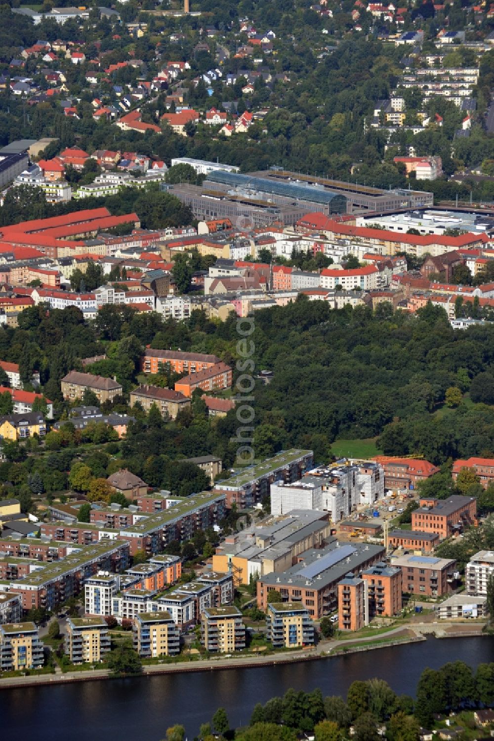 Aerial photograph Berlin - Residential area Am Krusenick on the banks of the river Müggelspree in Berlin Köpenick. On the former site of the Glanzfabrik high-end residential installations are being developed. View over the Köpenick area of ??Berlin