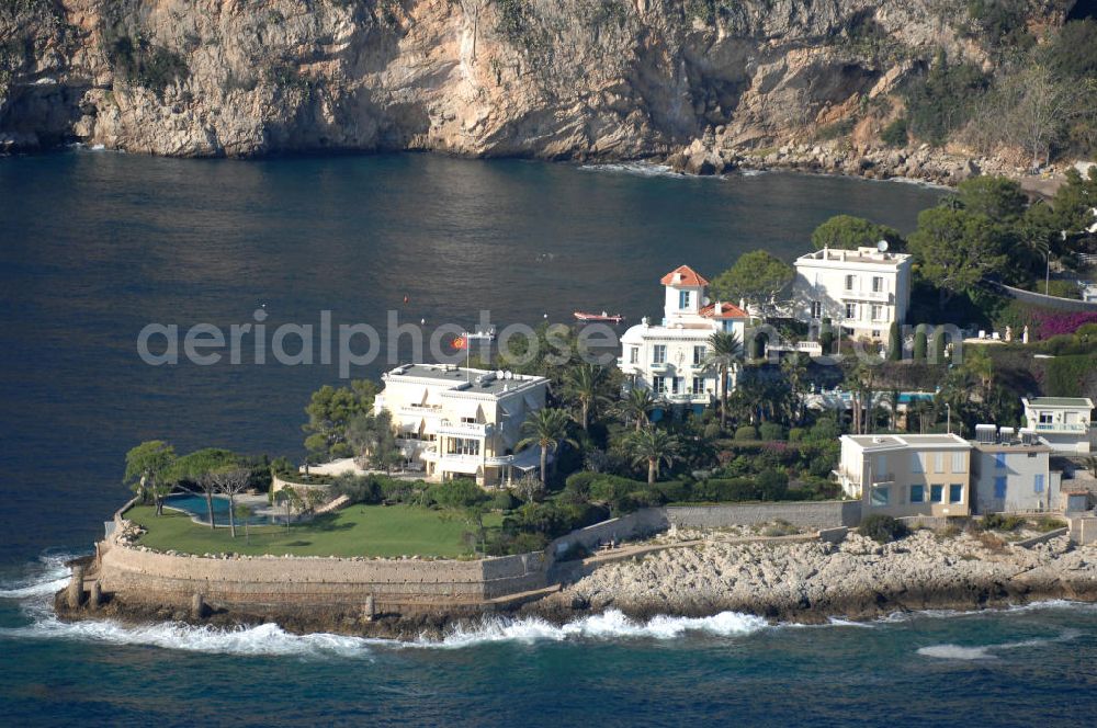 Aerial photograph Cap-d' Ail - Blick auf ein Wohngebiet an der felsigen Küste und der Avenue du 3. Septembre in Cap-d' Ail. Cap-d' Ail ist ein kleiner französischer Badeort an der Cote d' Azur und Grenzort zum Fürstentum Monaco. Die deutsche Übersetzung des Namens lautet „Knoblauchkap“. Der Ort liegt am Fuße des steil aufragenden Bergs Tete de Chien bei La Turbie.