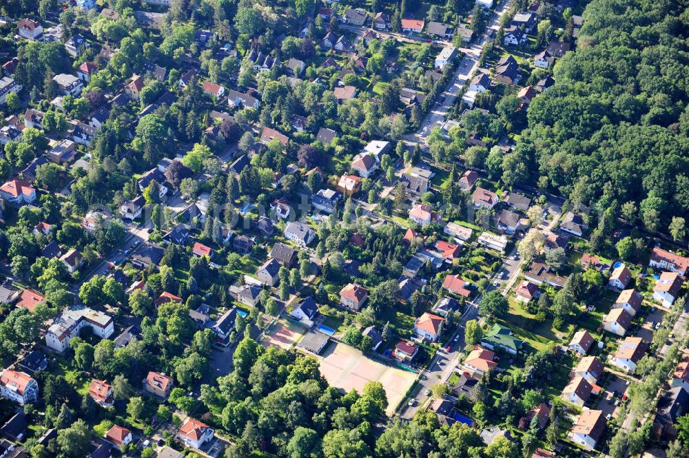 Aerial image Berlin Lichtenrade - Wohngebiet an der Krüger Straße, Paetschstraße, Wolziger Straße und Hohenzollernstraße in Berlin Lichtenrade. Housing area in the Lichtenrade district.