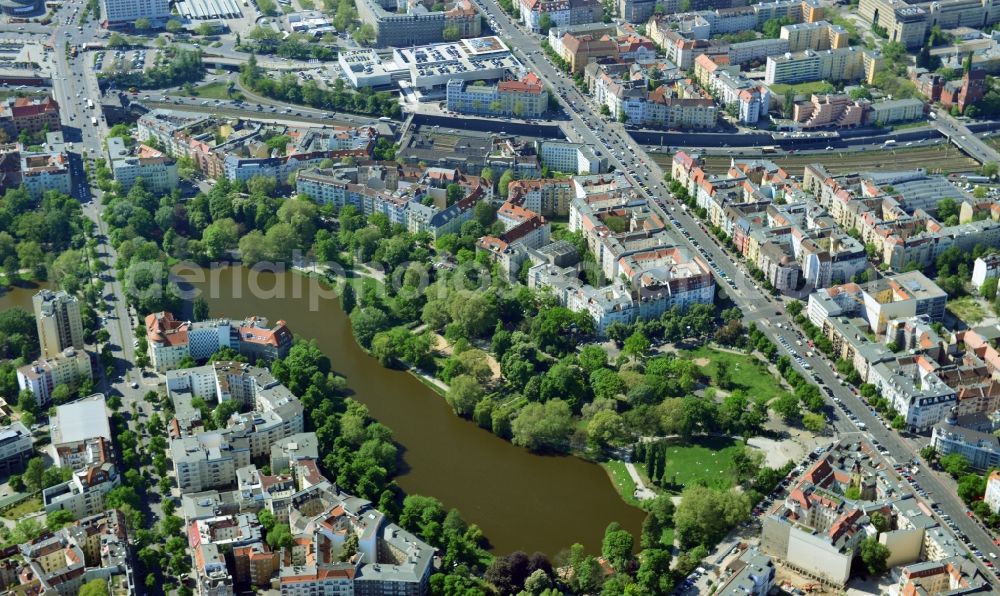 Aerial photograph Berlin - Residential area on Lietzenseepark at the New Kant Strasse in Berlin Charlottenburg