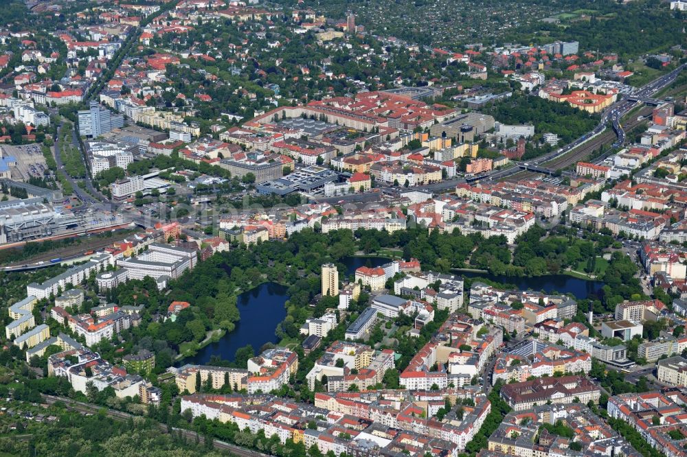 Aerial image Berlin - Residential area on Lietzenseepark at the New Kant Strasse in Berlin Charlottenburg