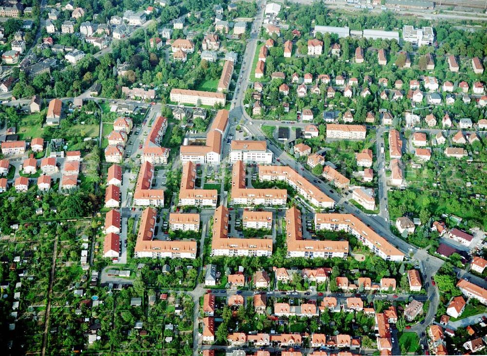 Aerial photograph Dresden - Niedersedlitz - Wohngebiet an der Lugauer Straße / Germanienweg in Dresden - Niedersedlitz - ein Projekt der MÜBAU.