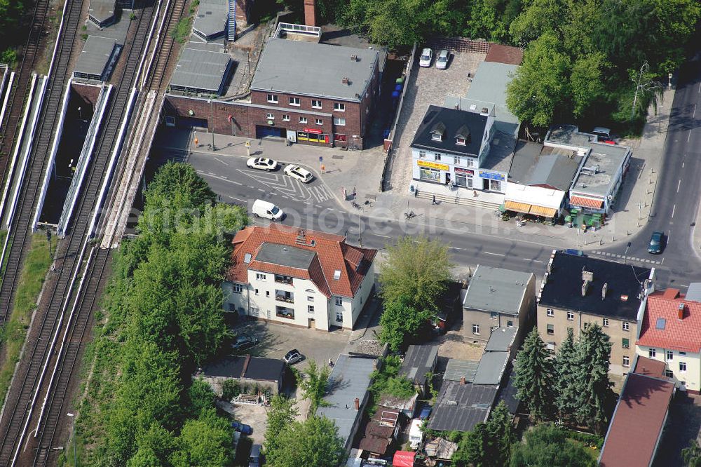 Aerial photograph Berlin Mahlsdorf - Blick auf Areal am S- Bahnhof Mahlsdorf an der Hönower Strasse in Mahlsdorf.