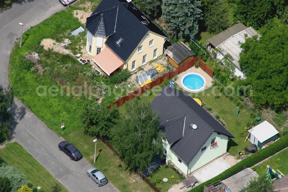 Berlin from the bird's eye view: Blick auf das Einfamilienhaus - Neubauwohngebiet im Musikerviertel an der Lotzingerstraße , Händelstraße , Bachstraße in Mahlsdorf.