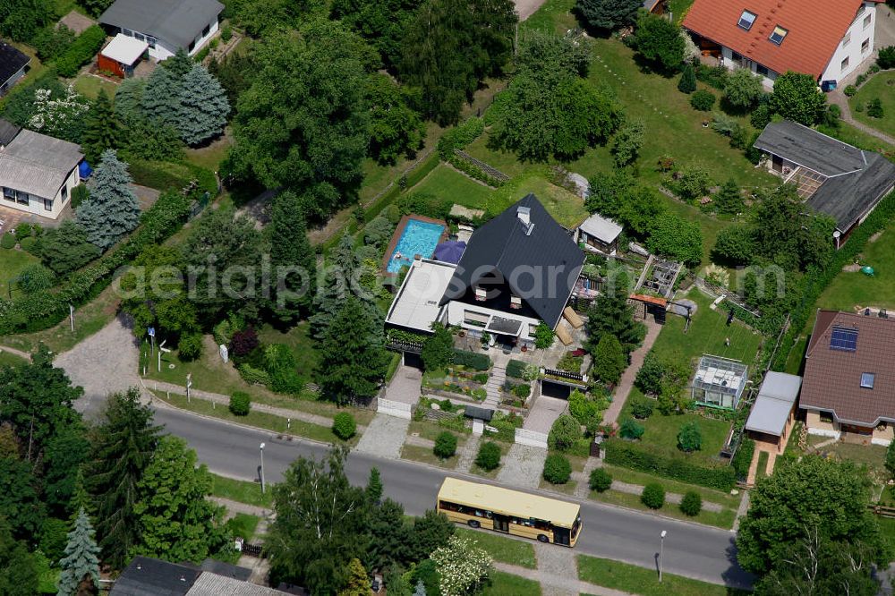 Aerial image Berlin - Blick auf das Einfamilienhaus - Neubauwohngebiet im Musikerviertel an der Lotzingerstraße , Händelstraße , Bachstraße in Mahlsdorf.